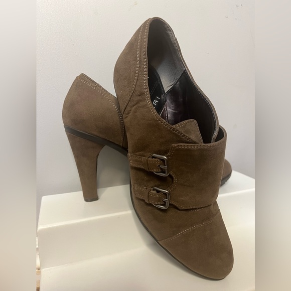 NWOT Double Monk Strap Brown Suede Tahari High Heels!! - Picture 2 of 11
